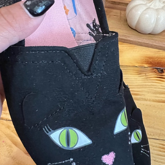 TOMS Classic Black Glow in the Dark Glitter Kitty Slip-ons - Picture 11 of 12